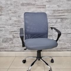 Кресло Barneo K-147 для персонала (серая ткань и сетка) в Тюмени - tumen.mebel24.online | фото